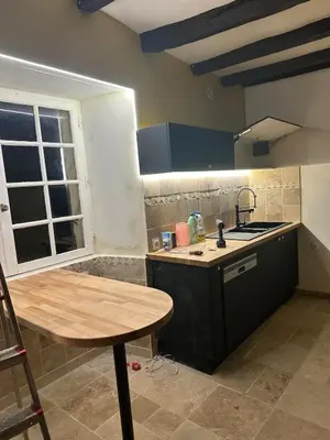 Cuisine ou kitchenette dans l'établissement Maison de campagne