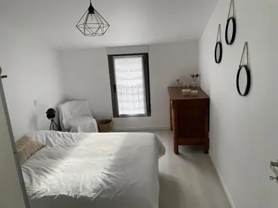 Un ou plusieurs lits dans un hébergement de l'établissement Appartement terrasse en ville