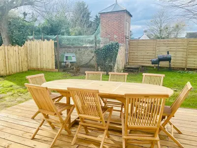 Jardin de l'établissement Colombier du Val - Maison cosy 3 chambres - Terrasse - Jardin clos - BBQ - Poules - Wifi fibre - Refuge LPO - 15 min Circuit 24 Heures du Mans - 30 min Zoo de La Fleche - Etape Velobuissonniere
