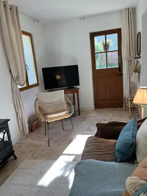 Télévision ou salle de divertissement dans l'établissement Sunshine cottages