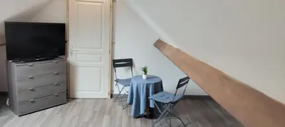 Télévision ou salle de divertissement dans l'établissement Studio Paisible