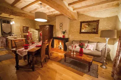 Coin salon dans l'établissement Ancien presbytère en bord de rivière proche vallée de la Loire