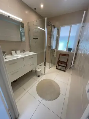 Salle de bains dans l'établissement Jolie Maison Bord de Sarthe