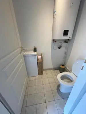 Salle de bains dans l'établissement Jolie Maison Bord de Sarthe
