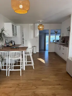 Cuisine ou kitchenette dans l'établissement Jolie Maison Bord de Sarthe