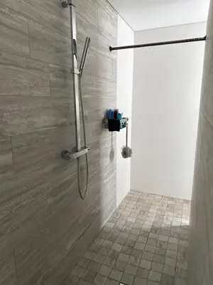 Salle de bains dans l'établissement Chambre 24h du Mans ou autre