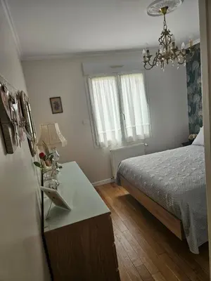 Un ou plusieurs lits dans un hébergement de l'établissement Logement proche Circuit 24h du Mans