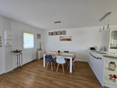 Cuisine ou kitchenette dans l'établissement Maison entierement rénovée Le Mans