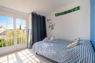 Un ou plusieurs lits dans un hébergement de l'établissement Maison lumineuse, jardin & parking - 24H du Mans