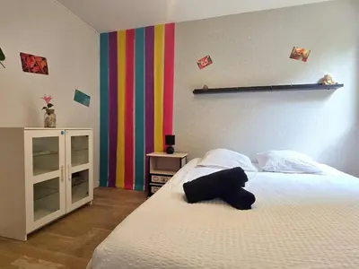 Un ou plusieurs lits dans un hébergement de l'établissement Le Bollywood 2 - 2 ch. - WiFi - Centre-ville - Spacieux