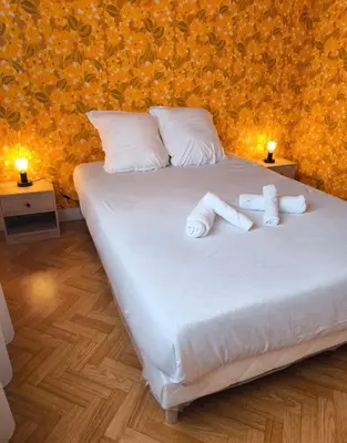 Un ou plusieurs lits dans un hébergement de l'établissement Maison Atypique 5 chambres
