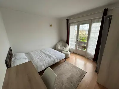 Un ou plusieurs lits dans un hébergement de l'établissement Jolie chambre meublée