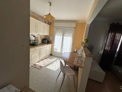 Cuisine ou kitchenette dans l'établissement Jolie chambre meublée