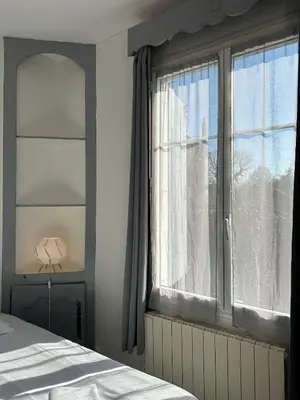 Un ou plusieurs lits dans un hébergement de l'établissement Studio avec vue sur le Château