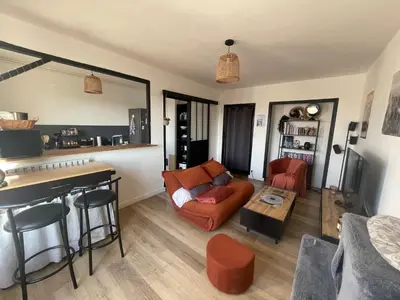 Cuisine ou kitchenette dans l'établissement Appartement T2 Tram direct Circuit 24H