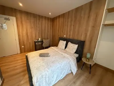 Un ou plusieurs lits dans un hébergement de l'établissement Hôtel Le Normandie