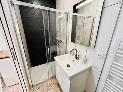 Salle de bains dans l'établissement Studio central face Loire et Château le 4-3