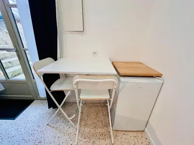 Cuisine ou kitchenette dans l'établissement Studio central face Loire et Château le 4-3