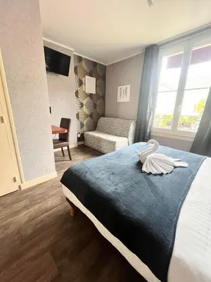 Un ou plusieurs lits dans un hébergement de l'établissement Hôtel L'Univers