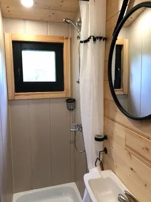 Salle de bains dans l'établissement Moulin de la Chevriere