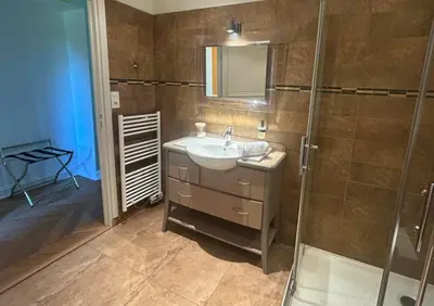 Salle de bains dans l'établissement Château de Saint-Bohaire