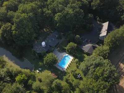 Piscine de l'établissement le petit clos ou située à proximité