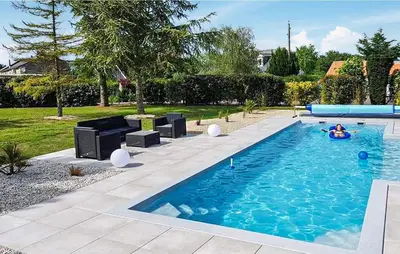 Piscine de l'établissement Lovely Home In Montreuil Bellay ou située à proximité