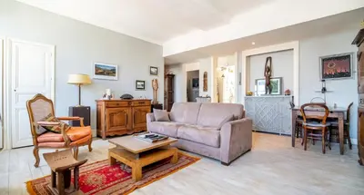 Coin salon dans l'établissement Appartement confortable à Saumur de 105 m²