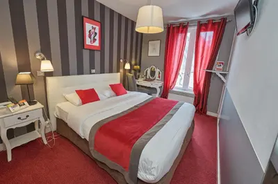 Un ou plusieurs lits dans un hébergement de l'établissement LOGIS Hôtel Du Théâtre