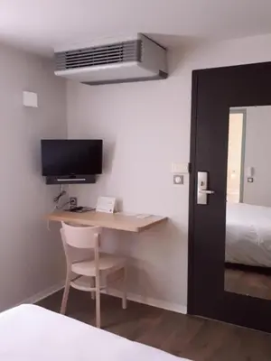 Télévision ou salle de divertissement dans l'établissement B&B HOTEL Chatellerault