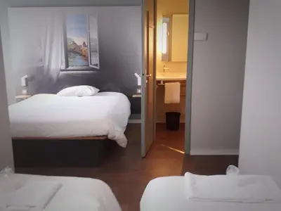 Un ou plusieurs lits dans un hébergement de l'établissement B&B HOTEL Chatellerault