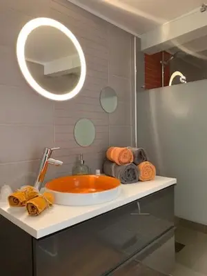 Salle de bains dans l'établissement LA PONCÉ SECRÈTE