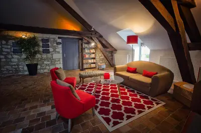 Coin salon dans l'établissement Hôtel & Spa Chai De La Paleine