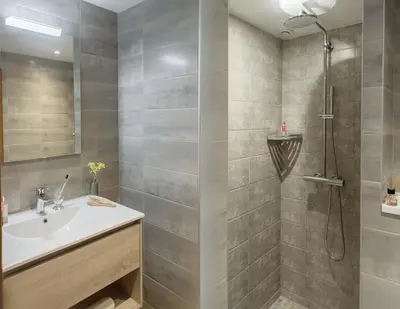 Salle de bains dans l'établissement Les Aulnaies - B&B