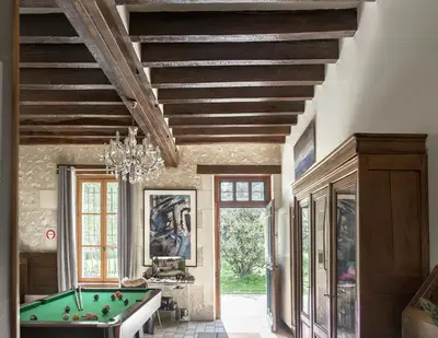 Billard dans l'établissement Les Aulnaies - B&B