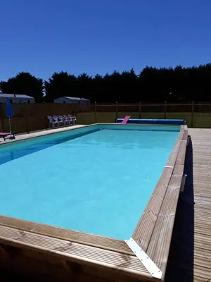 Piscine de l'établissement Camping Le Cardinal ou située à proximité