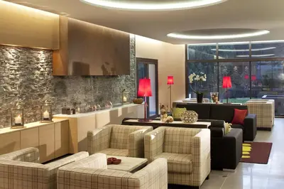 Coin salon dans l'établissement L'Aubinière Hôtel Restaurant & Spa