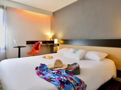 Un ou plusieurs lits dans un hébergement de l'établissement Kyriad Tours Sud - Chambray Lès Tours