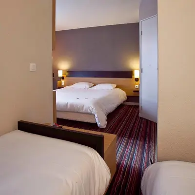 Un ou plusieurs lits dans un hébergement de l'établissement Kyriad Tours Sud - Chambray Lès Tours