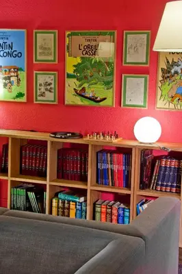 Bibliothèque dans l'hôtel
