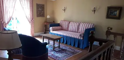 Coin salon dans l'établissement Domaine de Brou