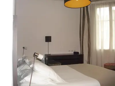 Un ou plusieurs lits dans un hébergement de l'établissement Hôtel Ronsard