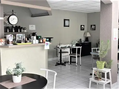 Restaurant ou autre lieu de restauration dans l'établissement Castel Fleuri