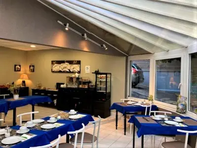 Restaurant ou autre lieu de restauration dans l'établissement Castel Fleuri