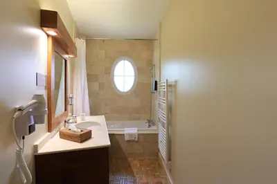 Salle de bains dans l'établissement Les Jardins de Beauval