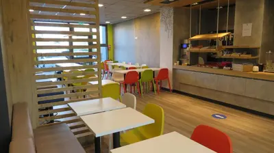 Restaurant ou autre lieu de restauration dans l'établissement ibis budget Tours Centre Gare et congrès