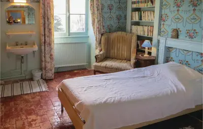 Un ou plusieurs lits dans un hébergement de l'établissement Lovely Home In St Michel Dchavaignes