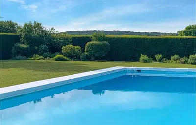 Piscine de l'établissement Lovely Home In St Michel Dchavaignes ou située à proximité