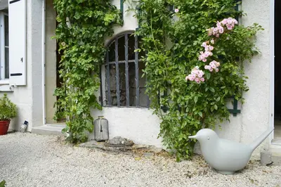 Jardin de l'établissement Les Troglos de la Tufolière