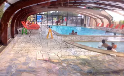 Piscine de l'établissement Dugny-Mobil home ou située à proximité